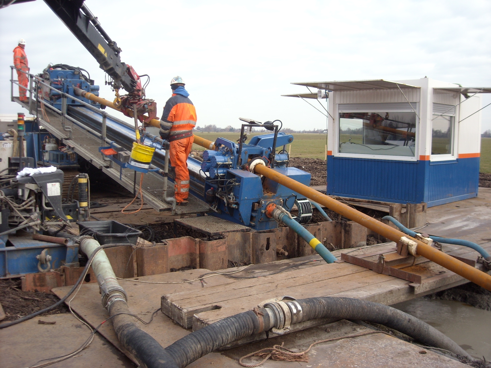 VolkerTrenchless Solutions employee on site with HDD rig.